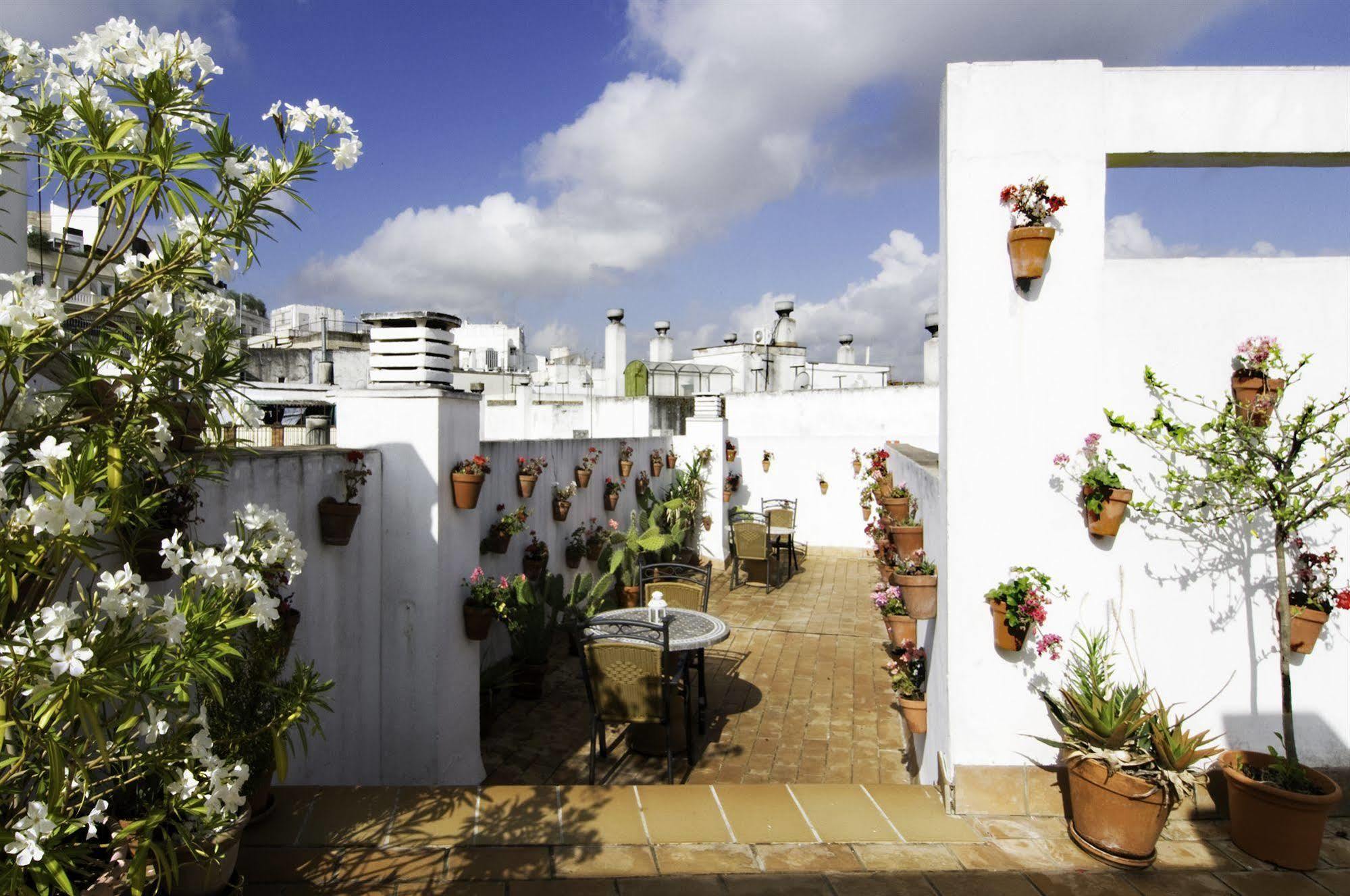 Un Patio Al Sur Hotel Seville Exterior photo